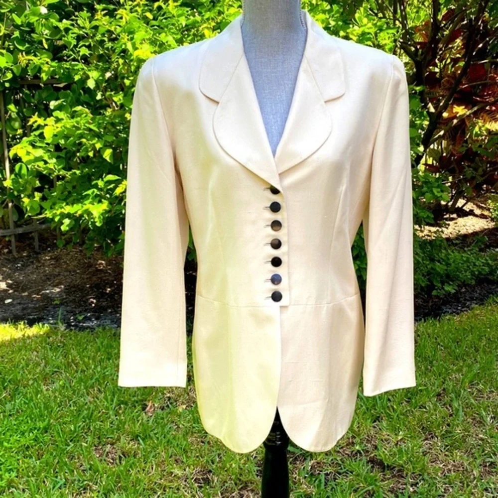 Vintage Christian Dior silk 7 button blazer in cream excellent condition sz 8